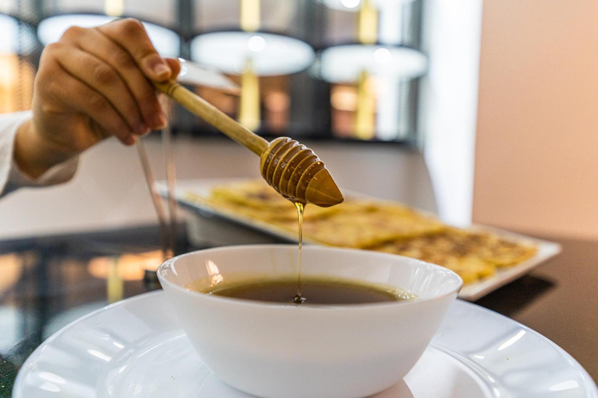 One Hotel Касабланка Екстер'єр фото Honey being drizzled from a honey dipper