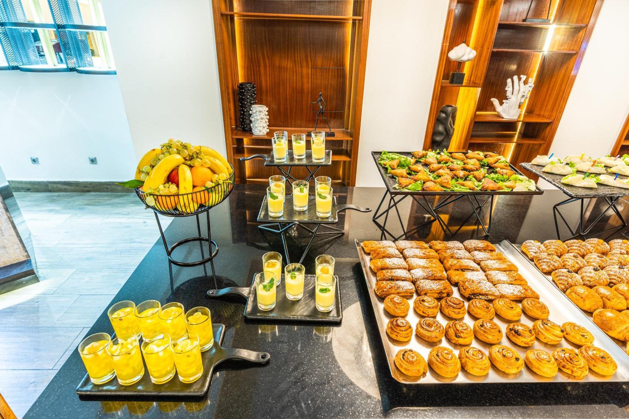 One Hotel Касабланка Екстер'єр фото A selection of desserts at a buffet