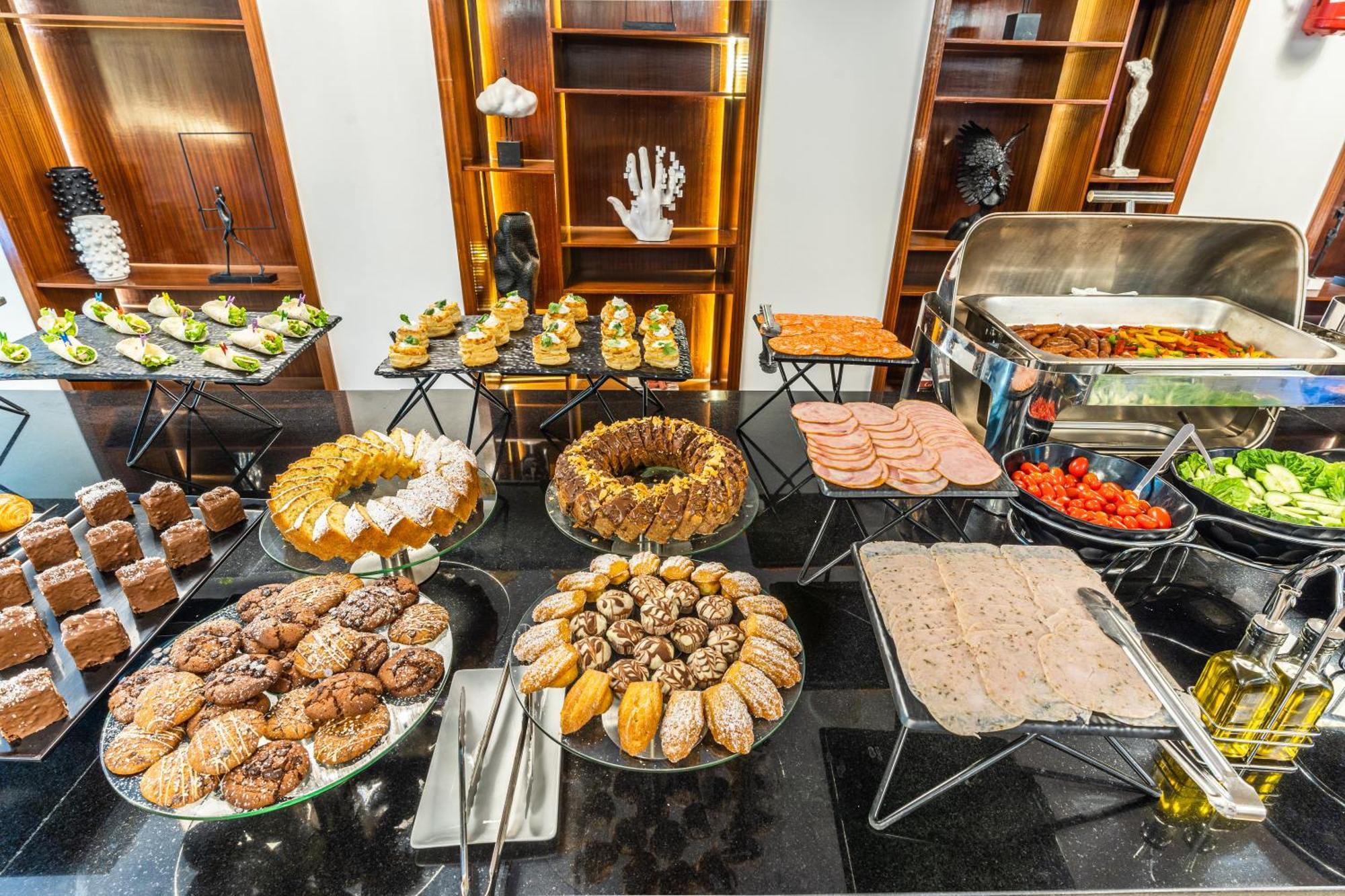 One Hotel Касабланка Екстер'єр фото A buffet at a hotel