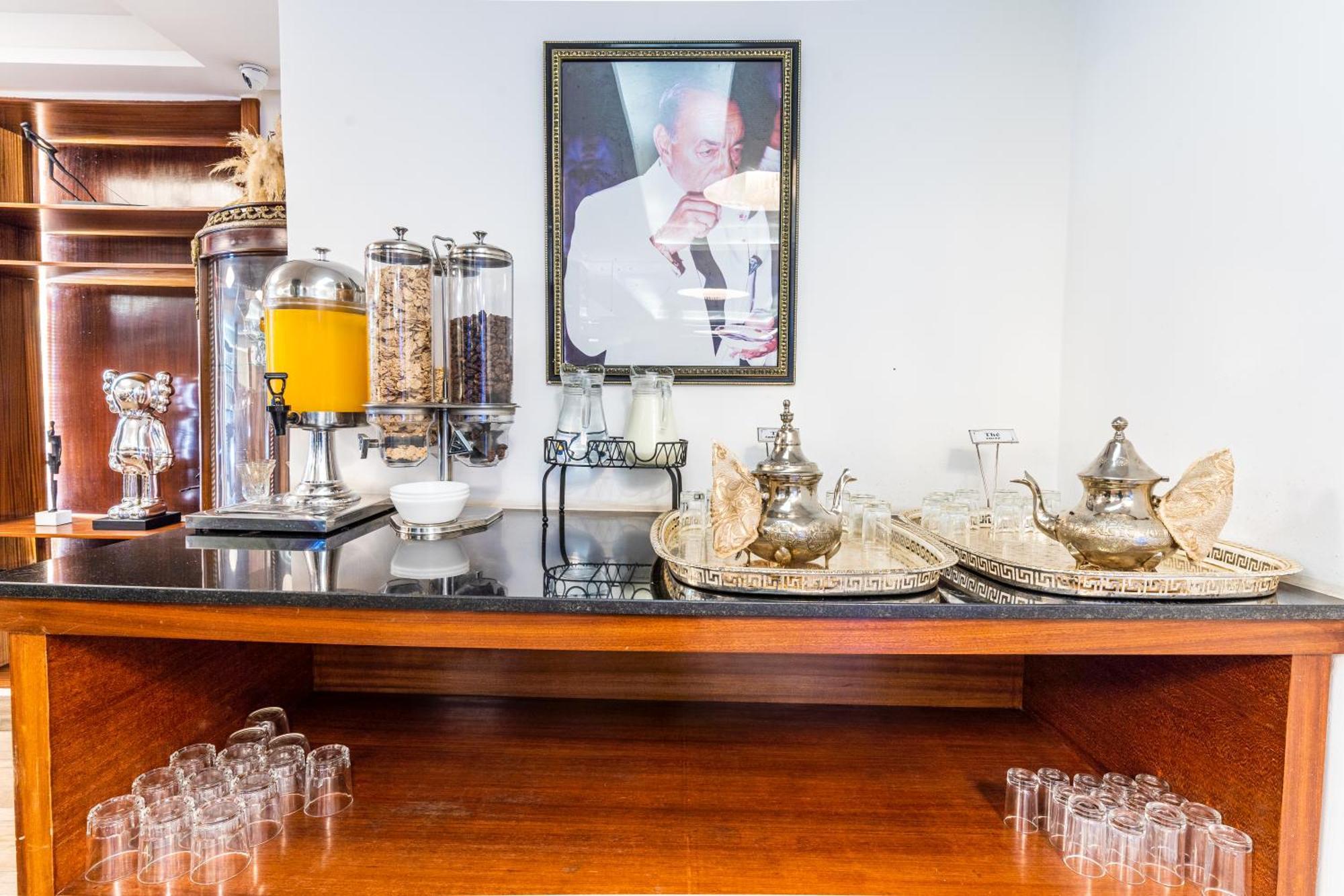 One Hotel Касабланка Екстер'єр фото A picture of the late Chef Antonino Galea at the breakfast counter at the Westin Palace, St. Petersburg, Russia