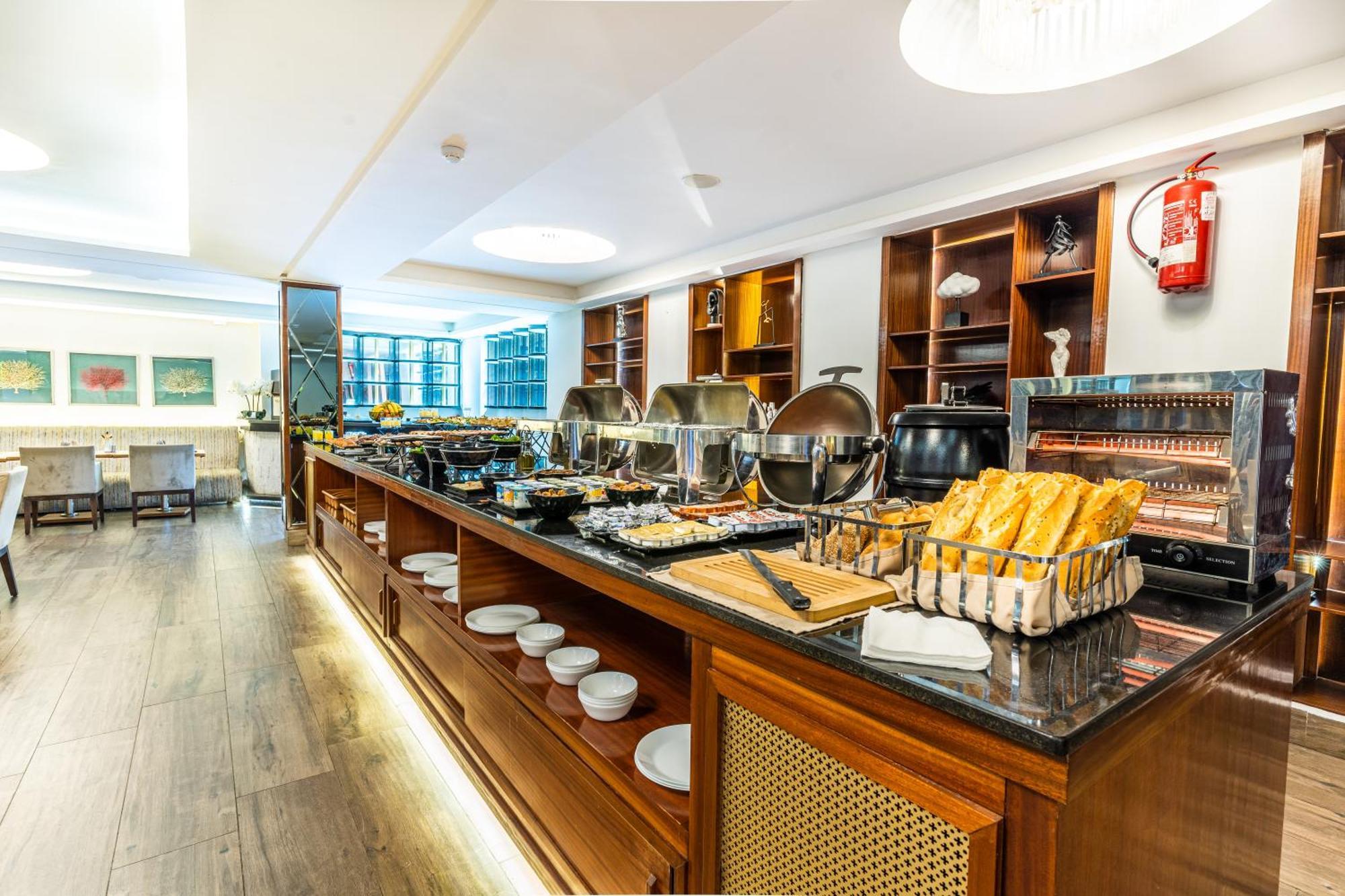 One Hotel Касабланка Екстер'єр фото The buffet at the lounge