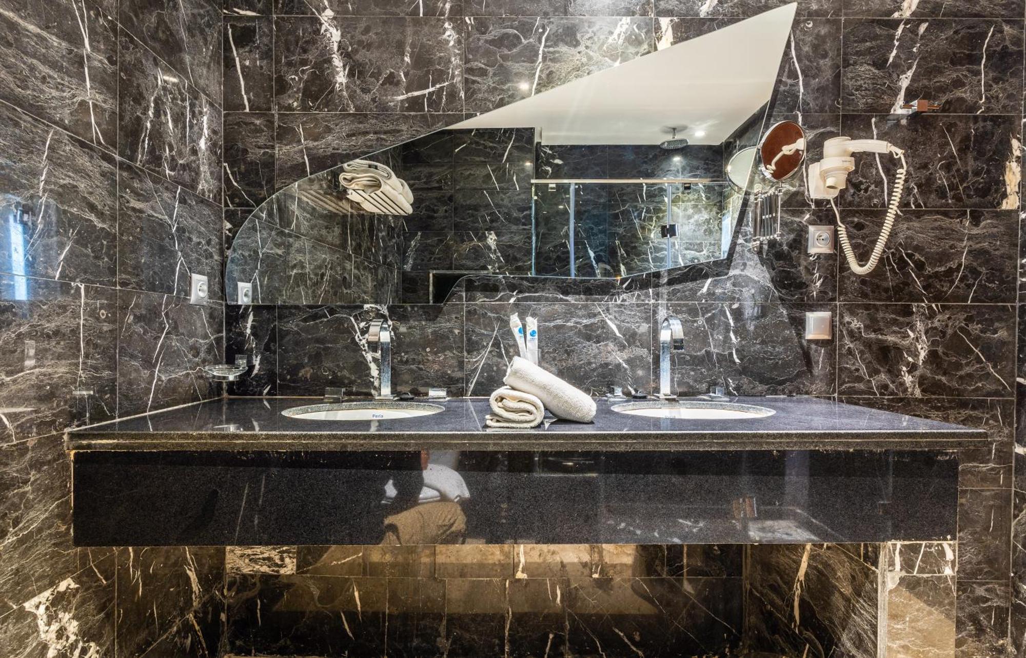 One Hotel Касабланка Екстер'єр фото Bathroom in a hotel